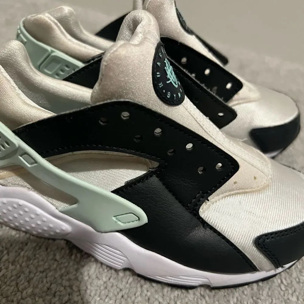 Little Kid's Nike Huarache Run White/Mint Foam-Off Noir (704949 116) Sz 1